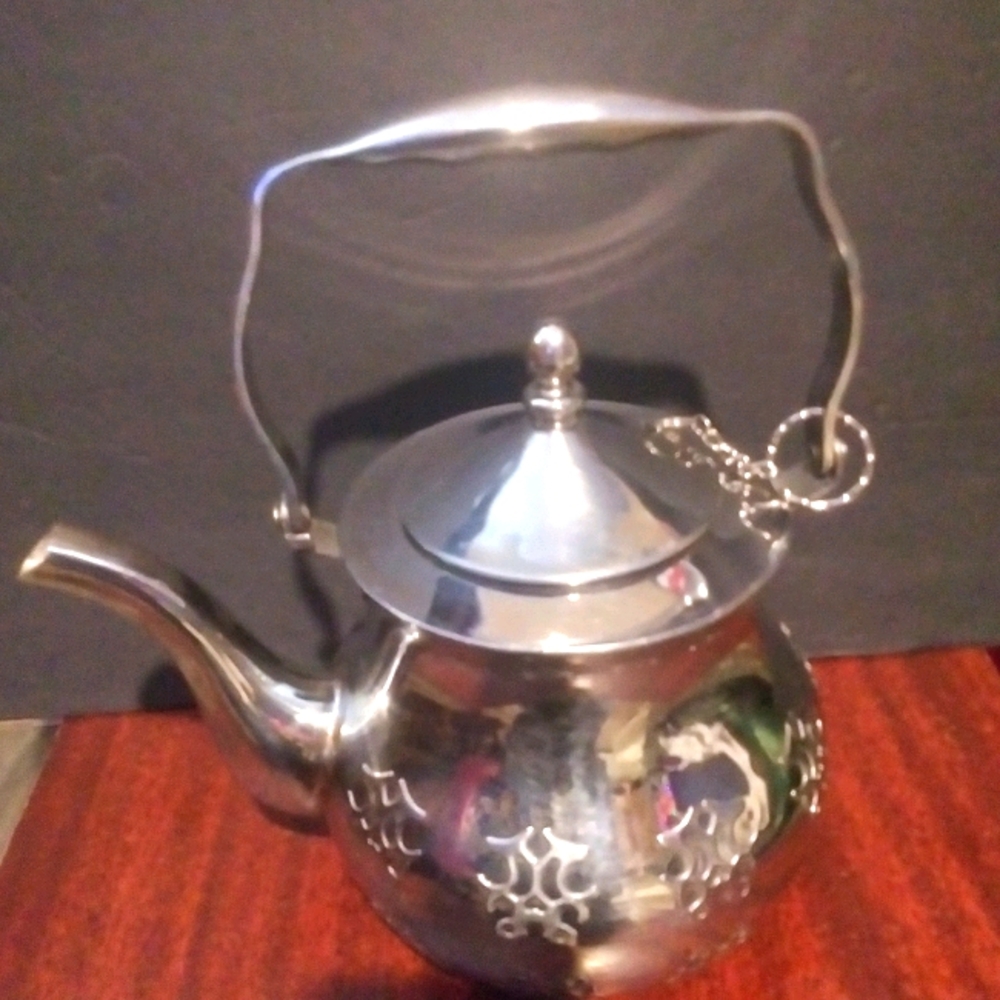 Silver Stainless Steel 18/8 Squalo Tea Kettle